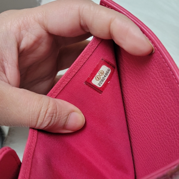 100% Authentic CHANEL CC logo leather wallet - Picture 3 of 13